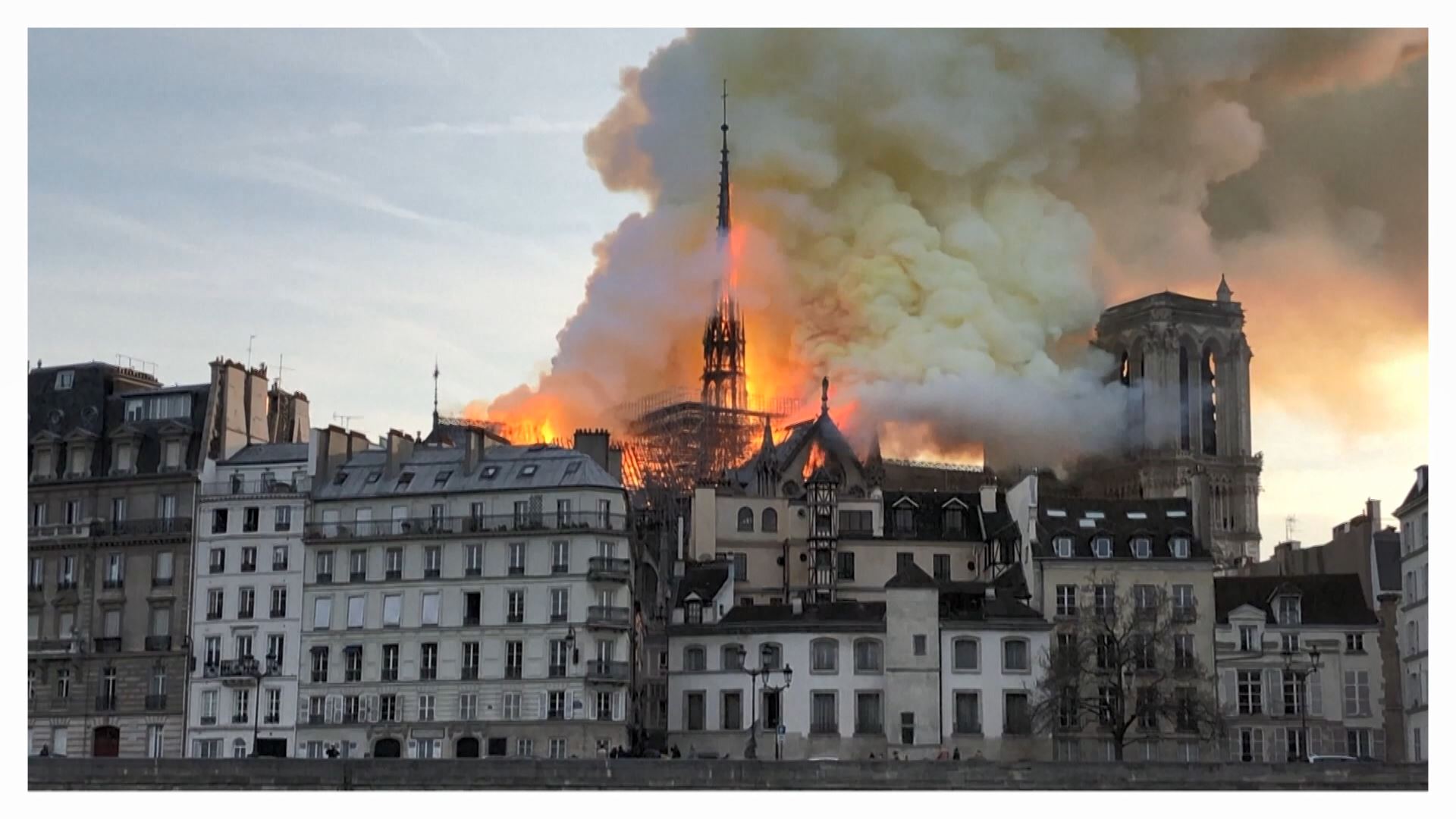 20230414210530_notre-dame_