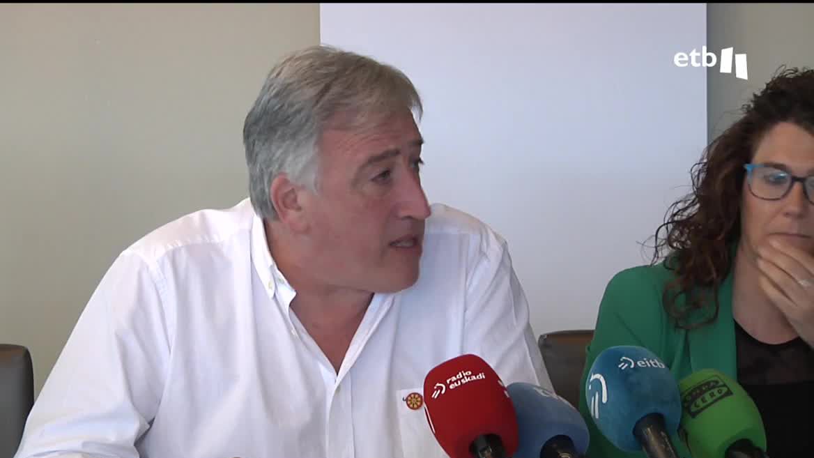 La ministra de Economía y vicepresidenat del Gobierno español, Nadia Calviño, ha estado con la presidenta María Chivite en la capital navarra. Geroa Bai ha pedido más valentía y compromiso a la presidenta. EH Bildu asegura que es la única alternativa a la derecha en la capital.
