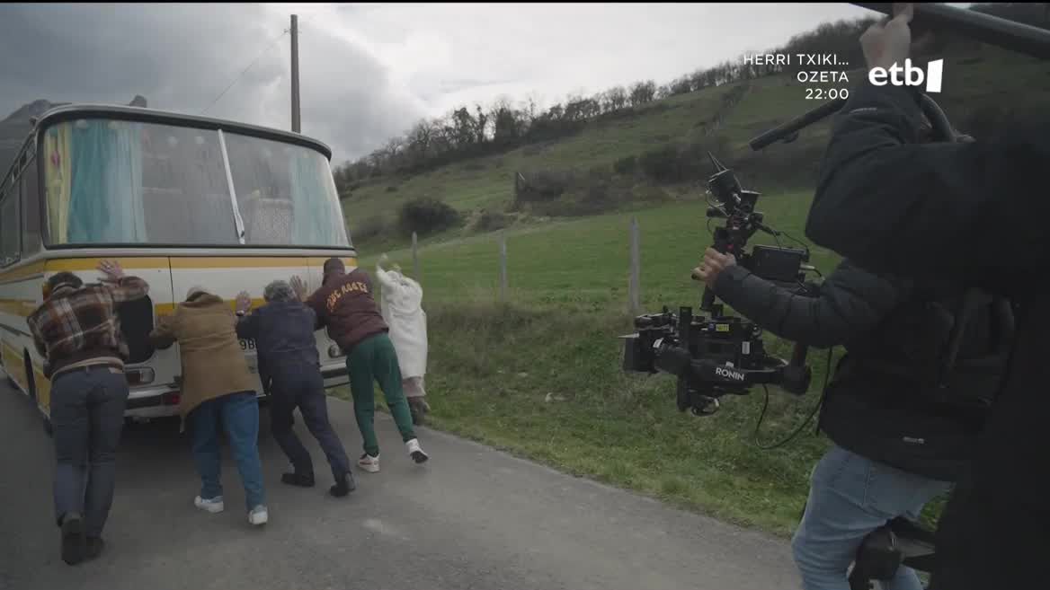 Aldundiaren pizgarriei esker omen da hori. Ekoizleek egoitza lurraldean izatea eta gastua bertan egitea da baldintza nagusia. Kenkariak % 60 artekoak izan daitezke, eta euskarazkoa bada, are handiagoa.