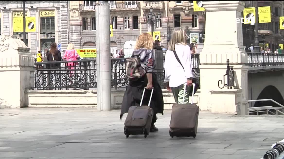 Hotelen okupazioari dagokionez, Bilbon % 90etik gorakoa izatea espero da. Nekazalturismoek ere azken orduko erreserba asko izan dituzte, eta asteburu ona espero dute.