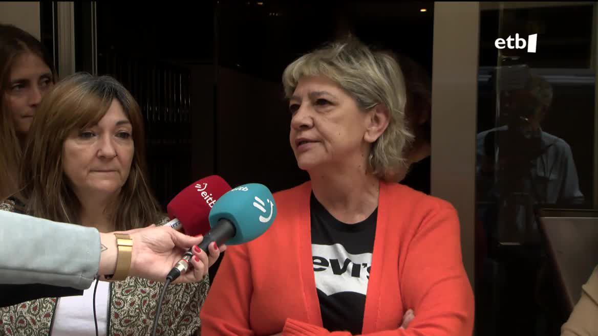 Santa Eulaliako pisu batetik okupak atera ostean, birritan saiatu dira, berriro, aurretik egon ziren etxean sartzen. Bizilagunek ezinegon handia dute, eta Udalak udaltzainak jarri ditu atarian.