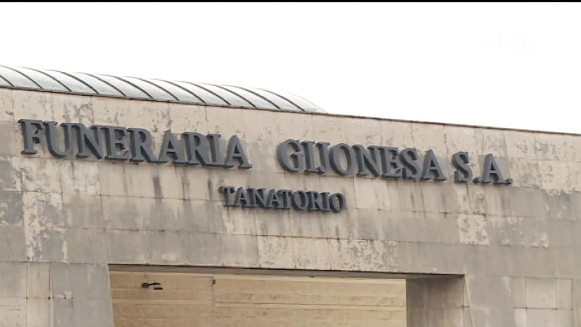 La policía investiga el suicidio de la joven de 21 años que escribió una carta de despedida responsabilizando de su muerte a quienes la acosaron en el colegio. El presidente de Asturias ha anunciado una investigación y ha apostado por reforzar protocolos.