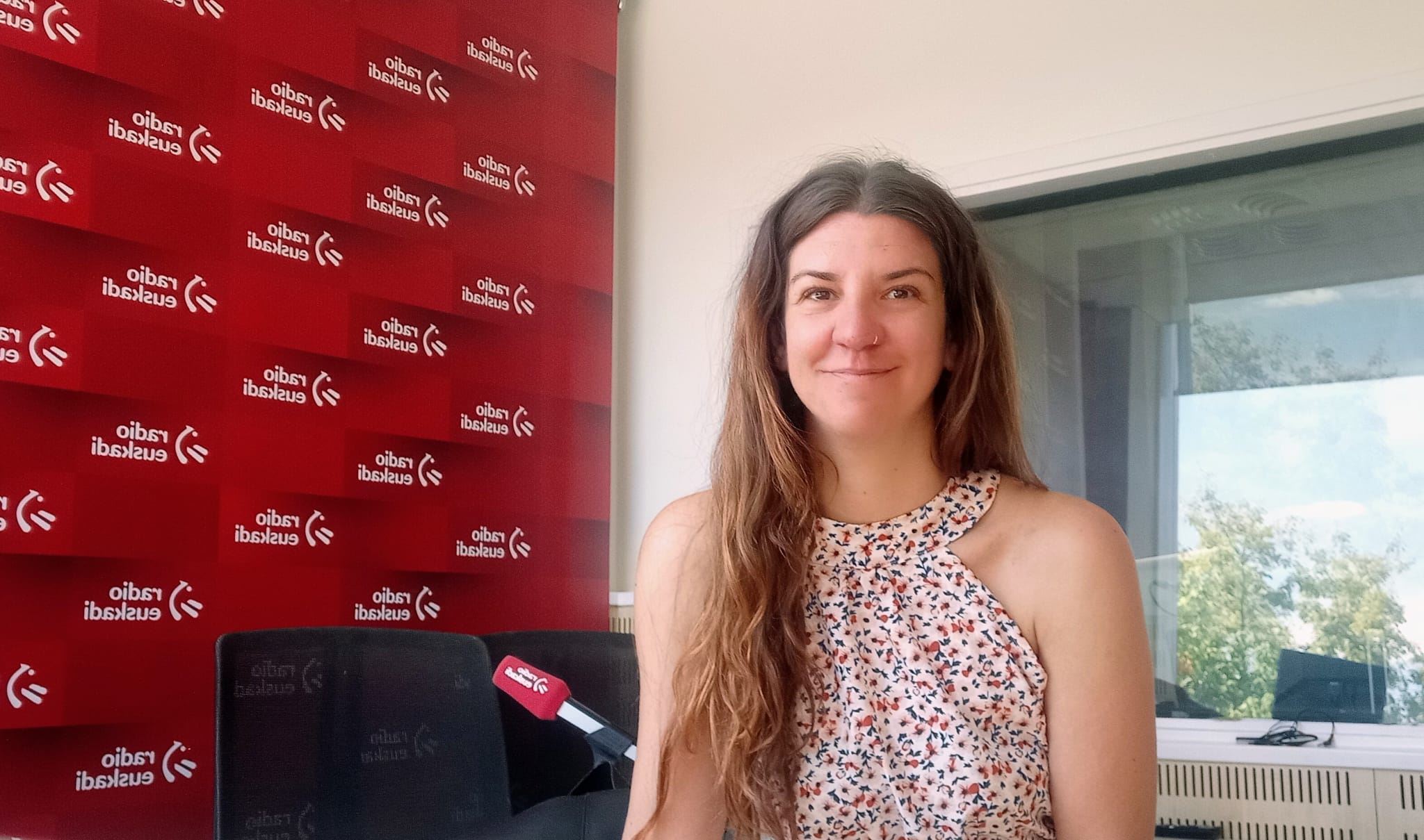 Lur Garmendia, en Radio Euskadi. Foto: EITB Media