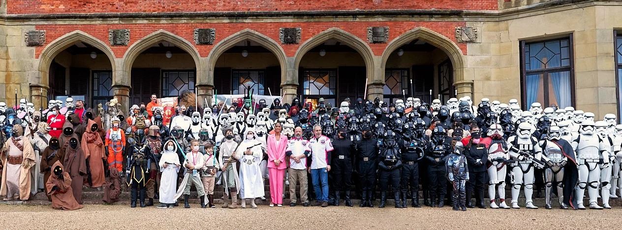 Miembros de la Fundación solidaria 'La Fuerza Rosa'