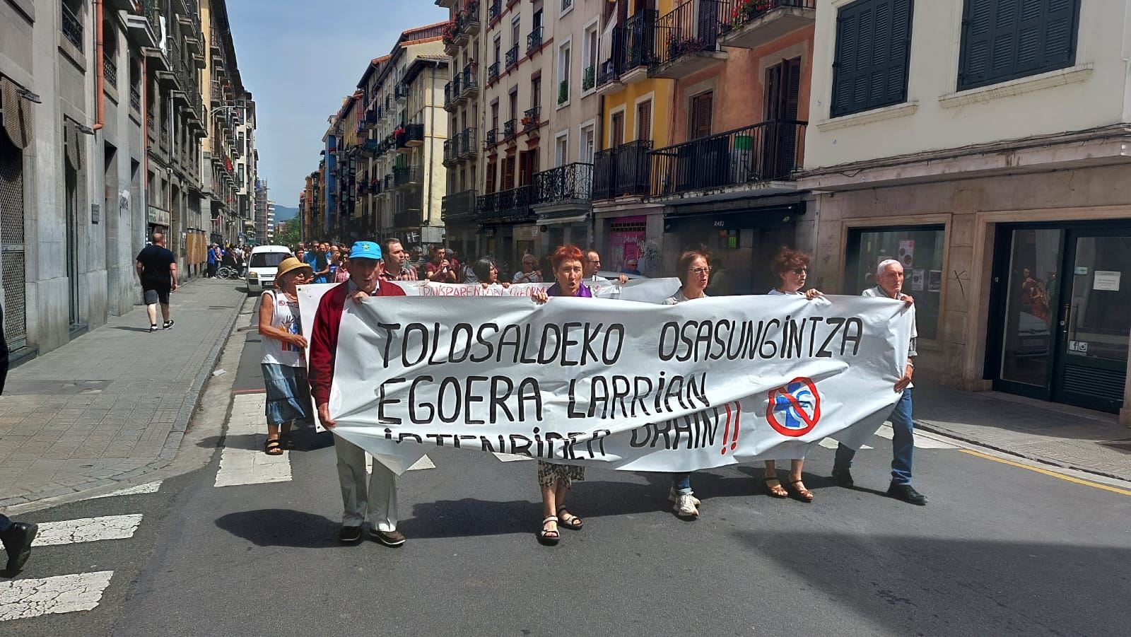 tolosaldea manifestazioa osasun publikoaren alde eitb media