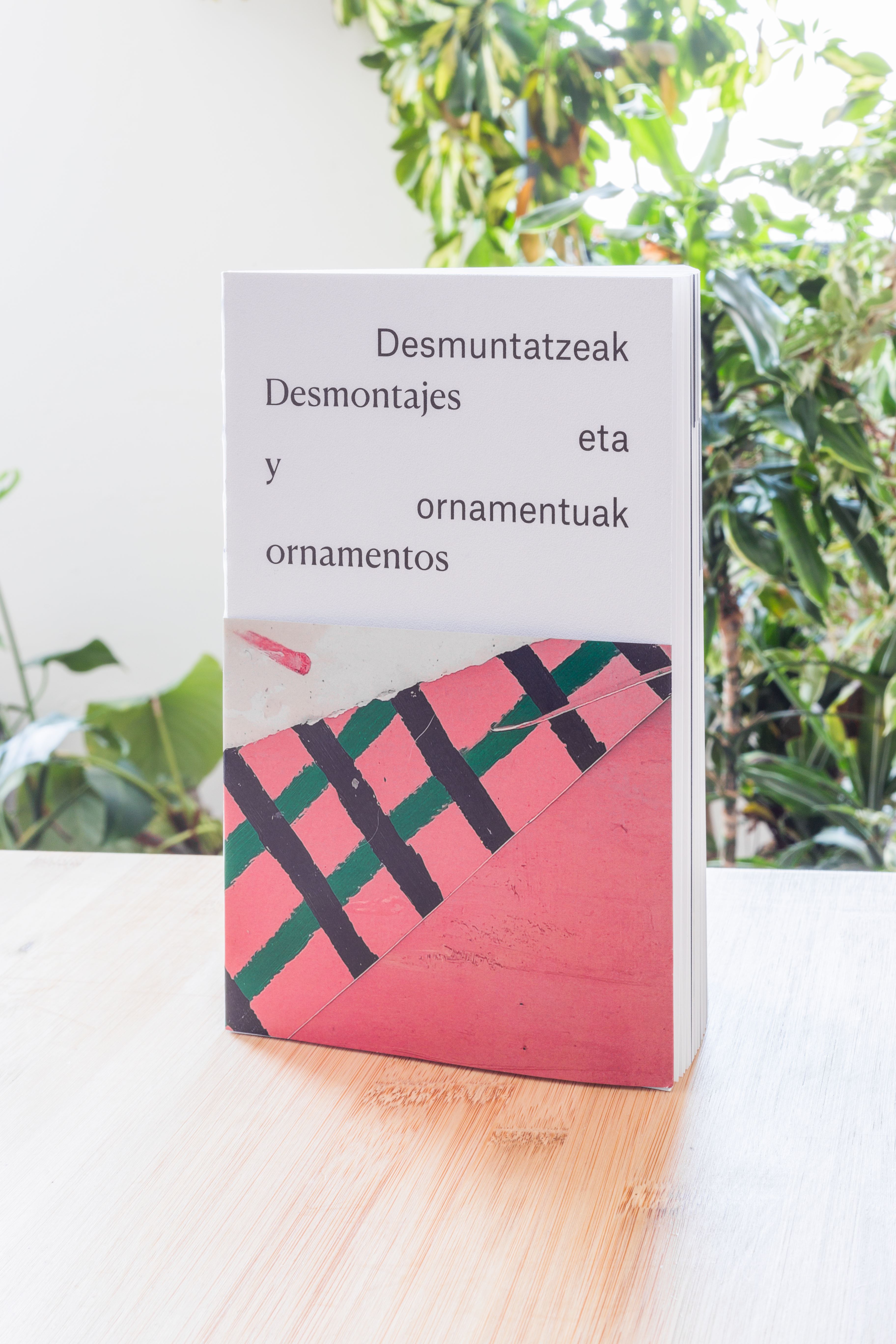 Desmuntatzeak eta ornamentuak Desmontajes y ornamentos