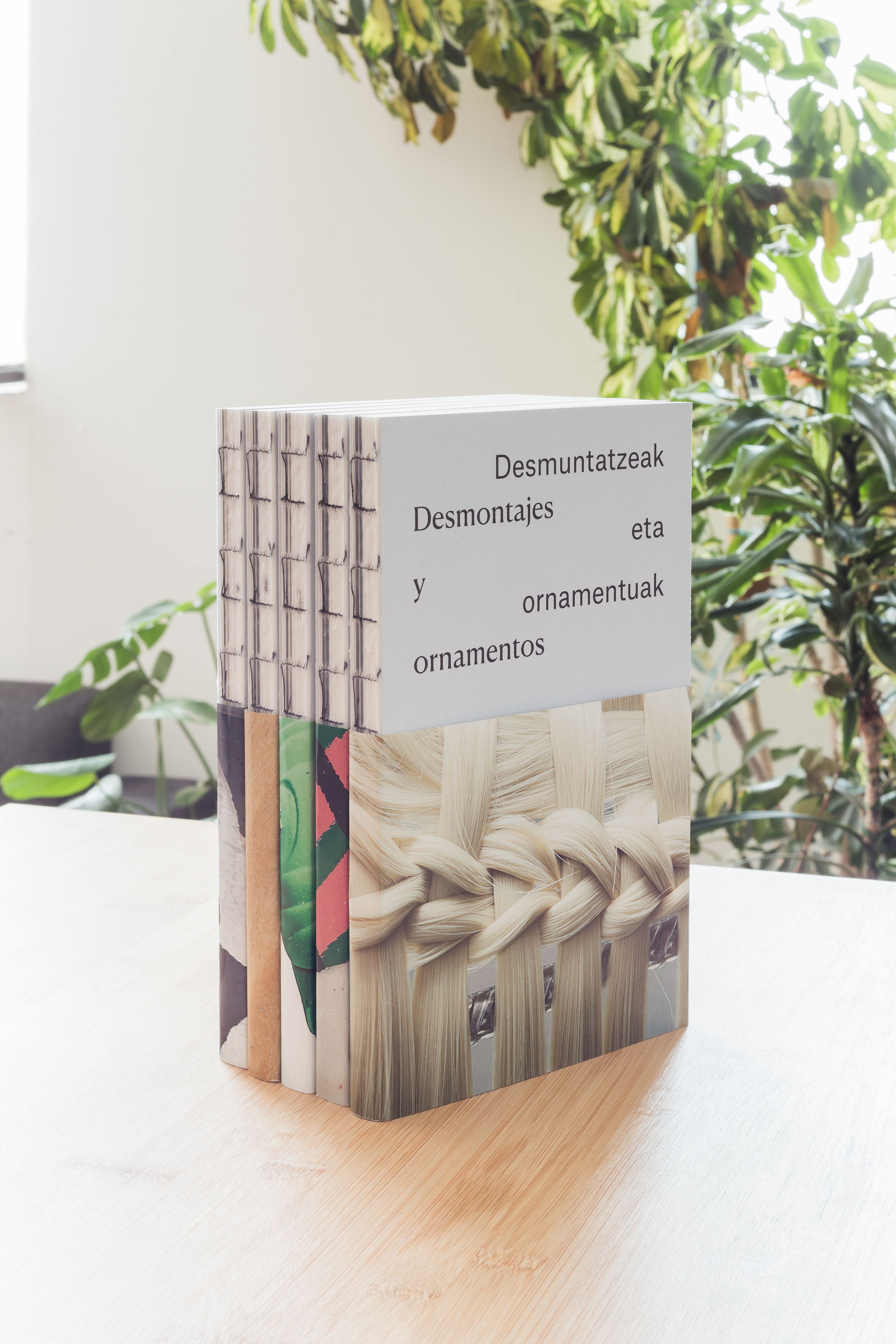 "Desmuntatzeak eta ornamentuak" "Desmontajes y ornamentos"