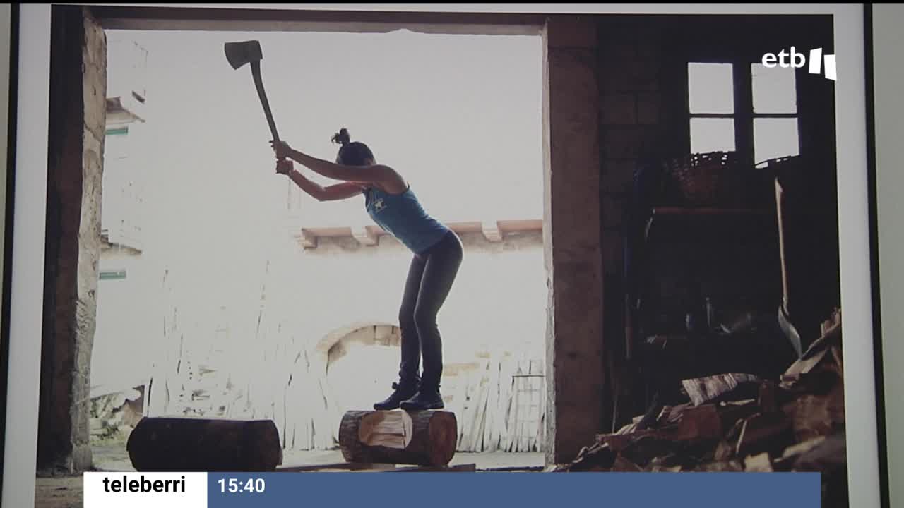 La exposición se puede visitar en la Casa de Cultura de Igorre hasta el próximo 17 de junio. El fotógrafo ha querido dar una luz diferente a los deportes tradicionales.