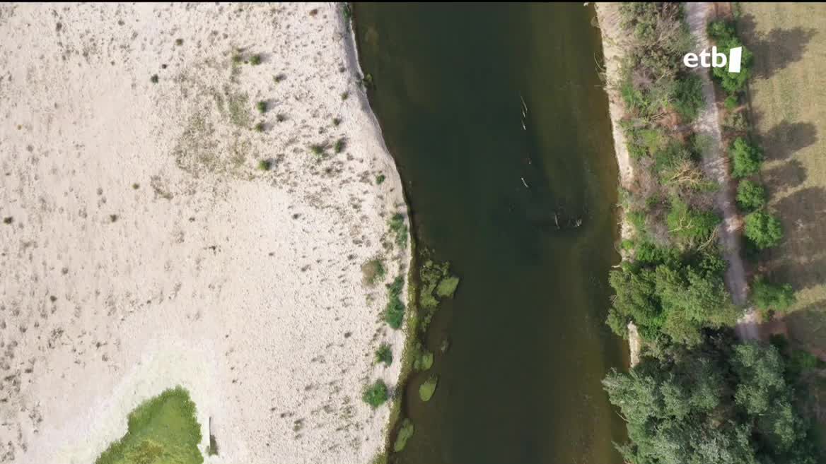 Lehorte egoerak Ebro ibaira garamatza: Erriberan eta Zaragozan ikusi ditugu ibaiak jasan dituen aldaketak. Iberiar penintsulako emankorrena da, baina inoiz baino ur emari kaxkarragoa dauka. Etxeetako eta lehen sektoreko ur kontsumoaren eredua aztertu dugu.