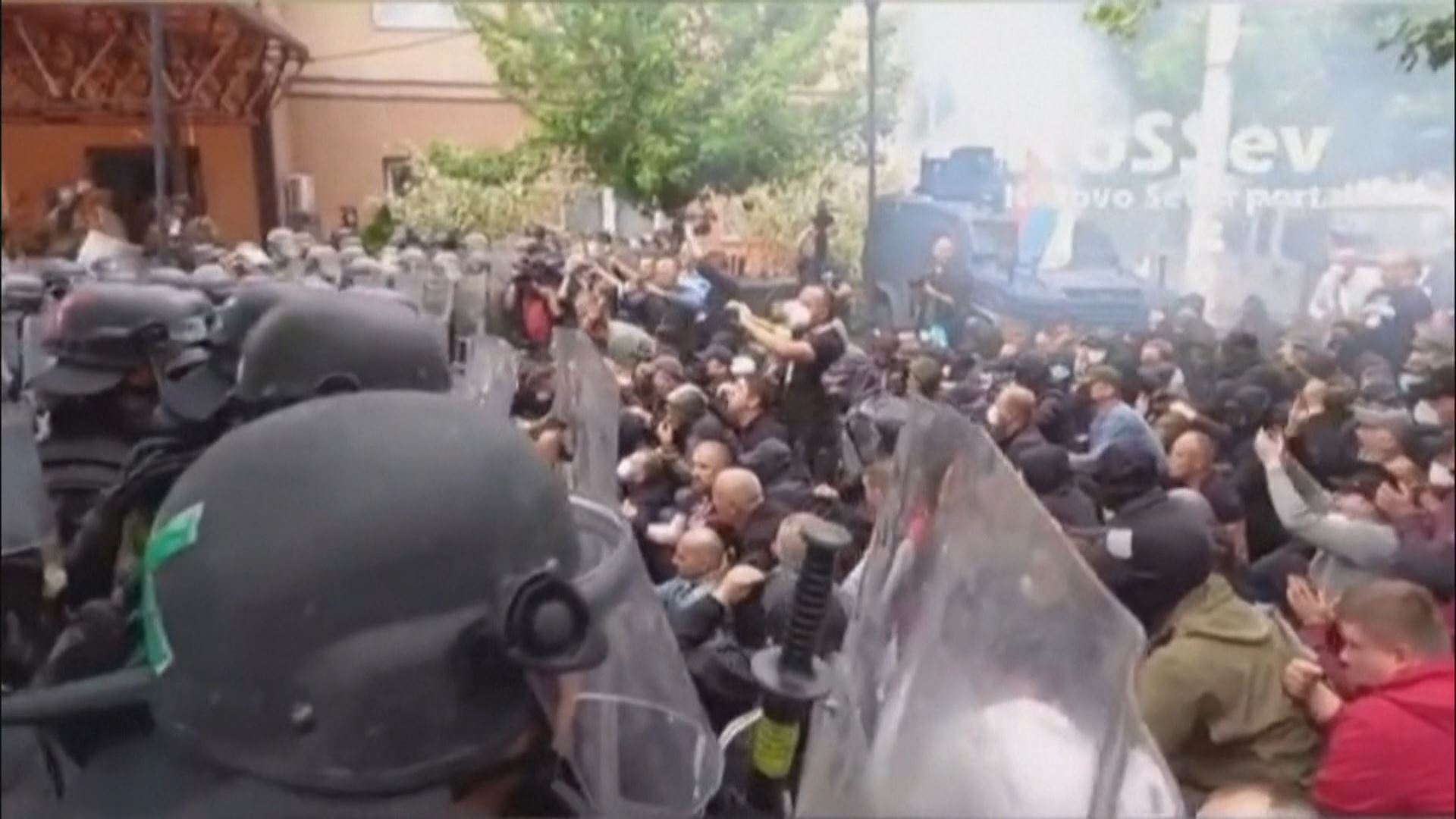 20230531092243_altercados-kosovo_