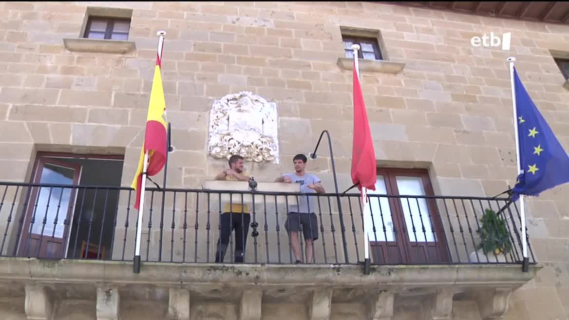 Europan lehen aldiz, kalamuaren aldeko alderdi batek erakunde batean sartzea lortu du. Murillo el Fruto herrian (Nafarroa) Luz Verde alderdi kannabikoak bi zinegotzi lortu ditu udalean. Euren proiektu politikoa lanpostuak sortzean datza industriarako kalamua landatu eta prozesatuz.