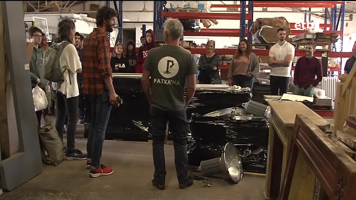 Iparraldean azken urteetan areagotzen ari den praktika da eta mugaz gaindiko Ideiak izeneko proiektuari esker, Lanbide Heziketako ikasle gipuzkoarrak izan dira Baionan, sektore honetan birziklapenak dituen aukerak ikasi eta praktikan jartzeko asmoz.