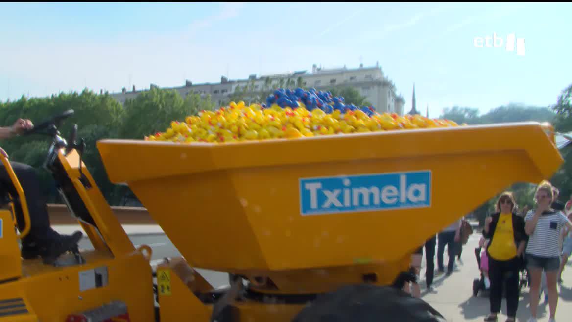 Un año más, la ONG Acción Marianista ha organizado una carrera solidaria de patos de goma con el objetivo de recaudar fondos para un proyecto educativo en la ciudad india de Ranchi.