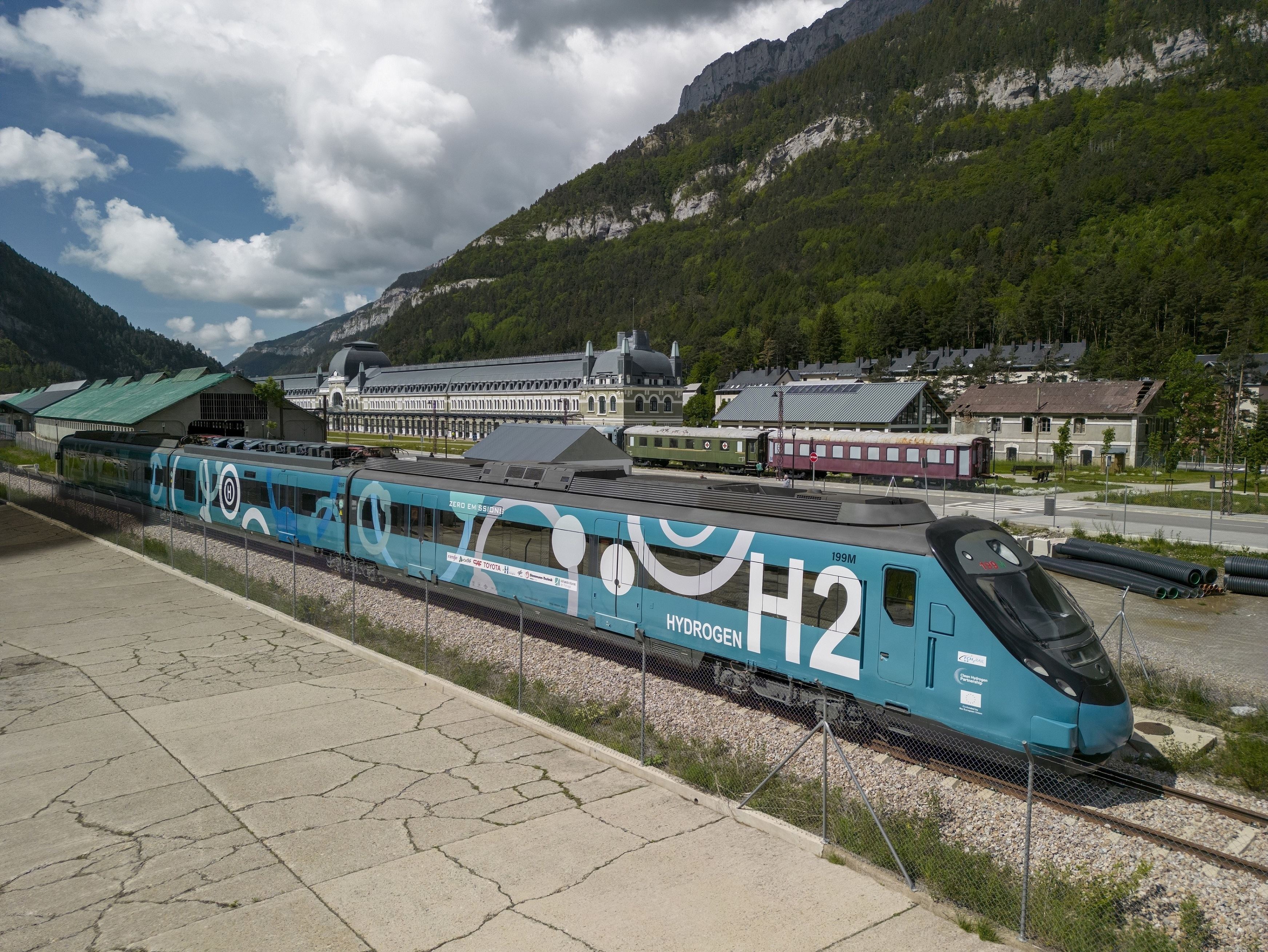 CAF - Tren de hidrógeno FCH2 Rail Canfranc 1