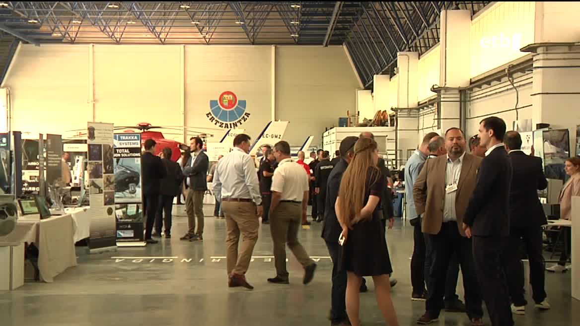 "PAvCon Europe", Europako polizia-abiazioko biltzarrik garrantzitsuena egiten ari dira Iurretan, lankidetza publiko-pribatua sustatzeko eta polizien arteko esperientziak trukatzeko helburuz. Aeronautikan, sektoreko polizia eta enpresa nagusiak biltzen dira esperientziak partekatzeko asmoz.
