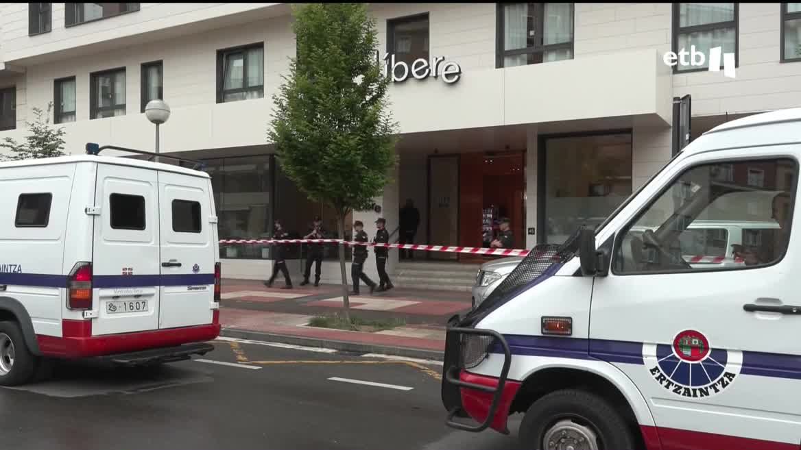 La víctima Maialen estaba bajo el radar de la Ertzainzta y había comunicado que se establecía en Vitoria-Gasteiz y que renunciaba a la orden de alejamiento que tenía su expareja con respecto a ella, pero la víctima quizá no está habilitada para tomar esa decisión.