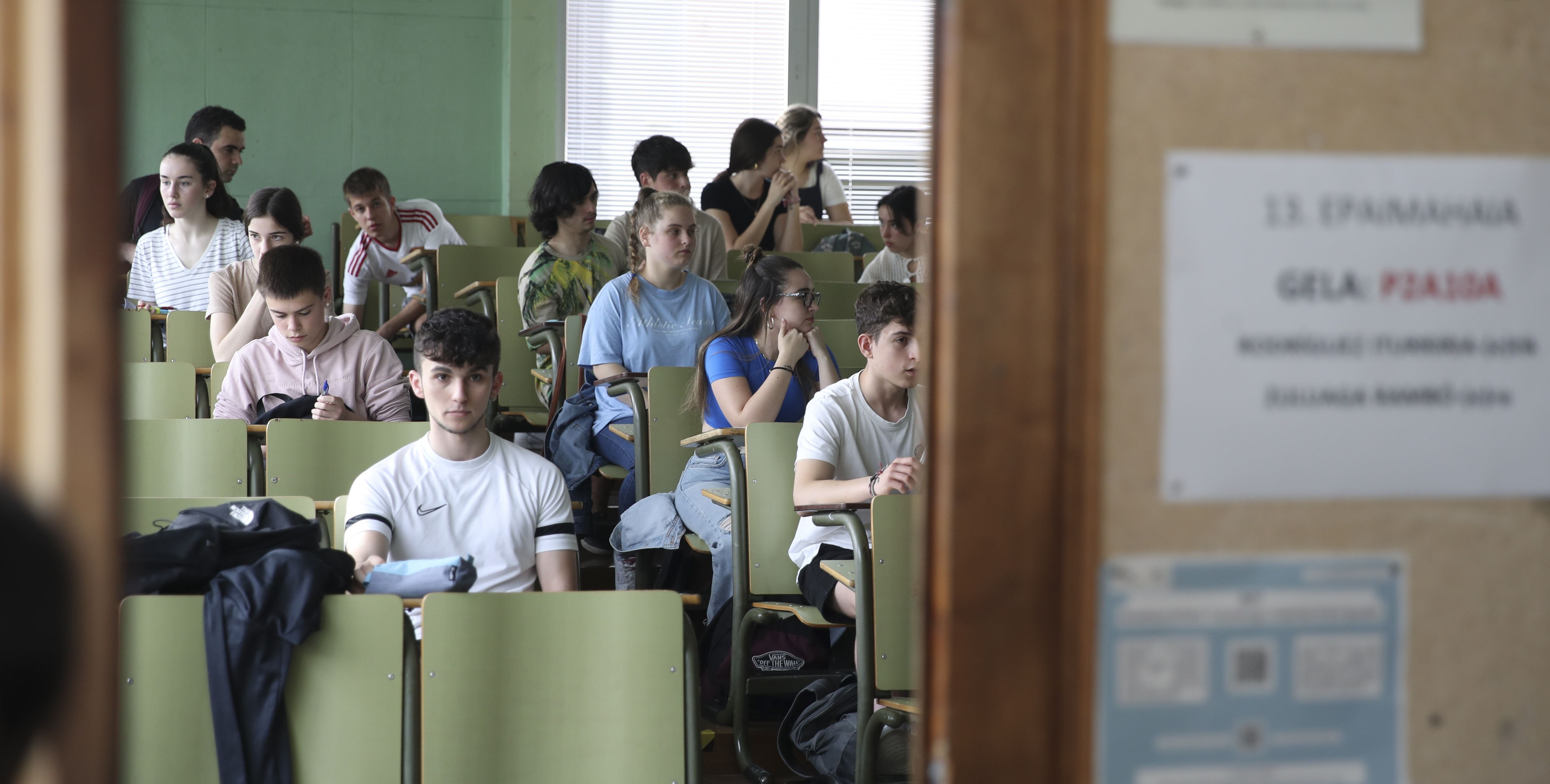 examen acceso universidad unibertsitatera sartzeko proba efe