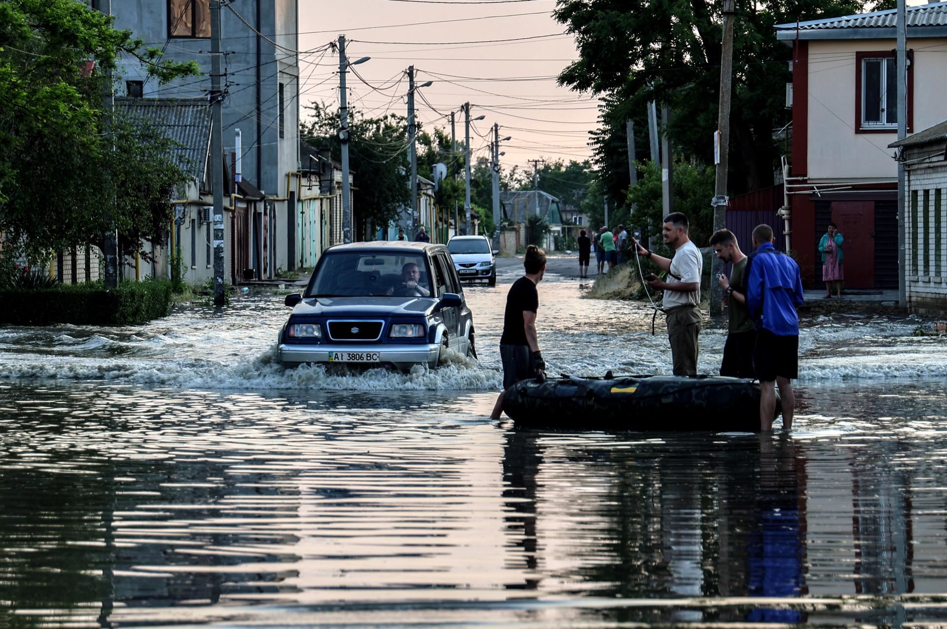 nova-kakhovka-ucrania-presa-inundaciones-efe