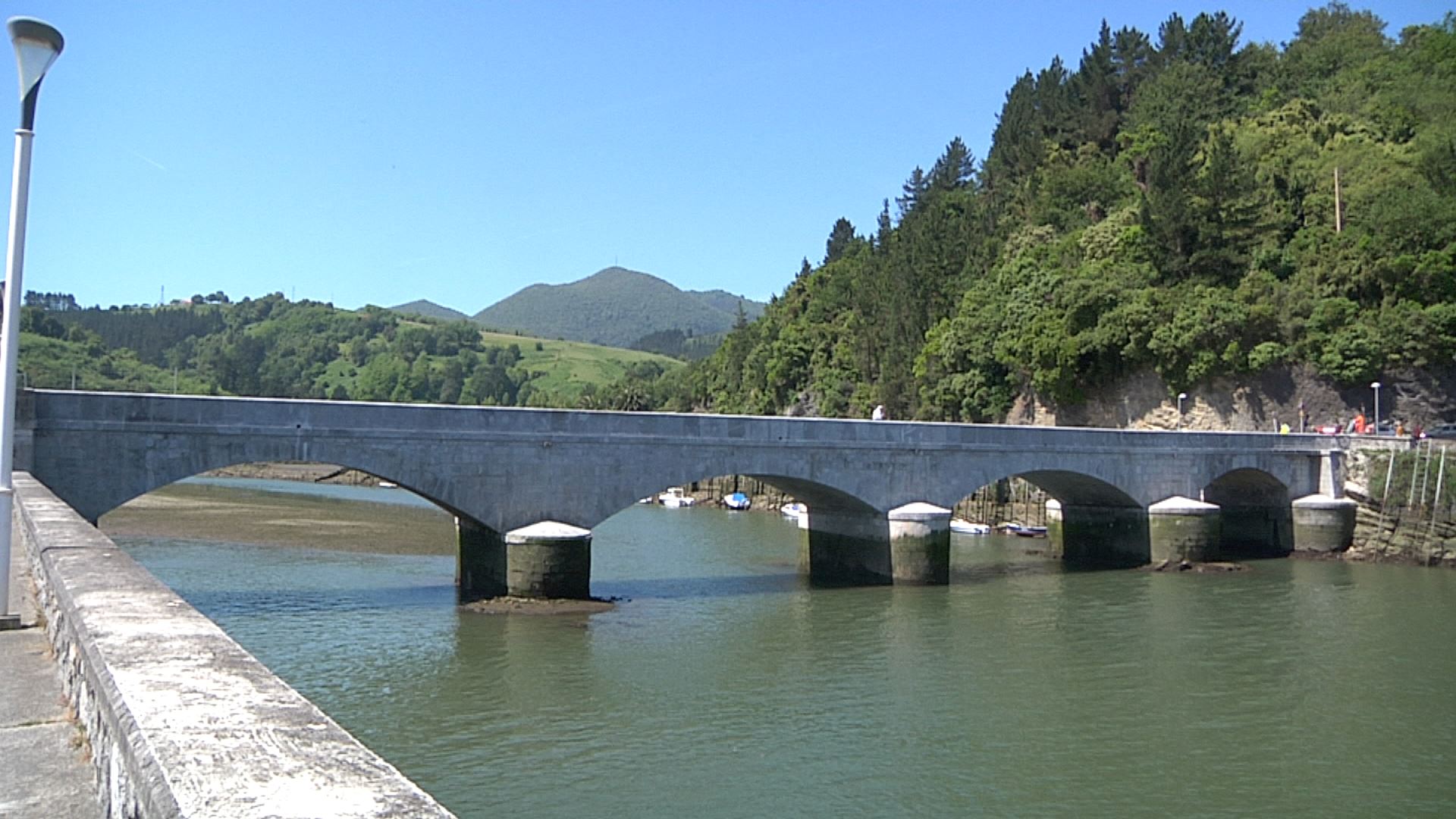 El puente de Deba