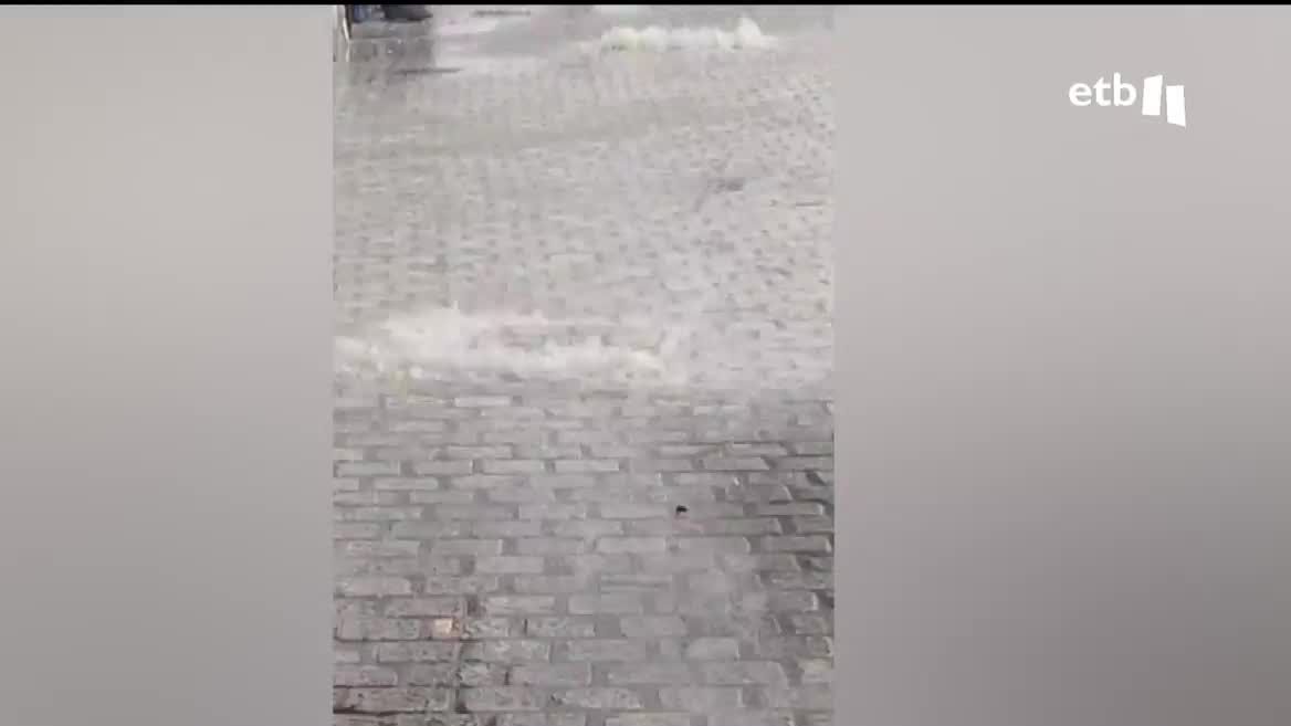 Los expertos indican que estamos ante una situación inusual por la alta cantidad de tormentas. A partir del miércoles, la situación se estabilizará hasta el sábado.