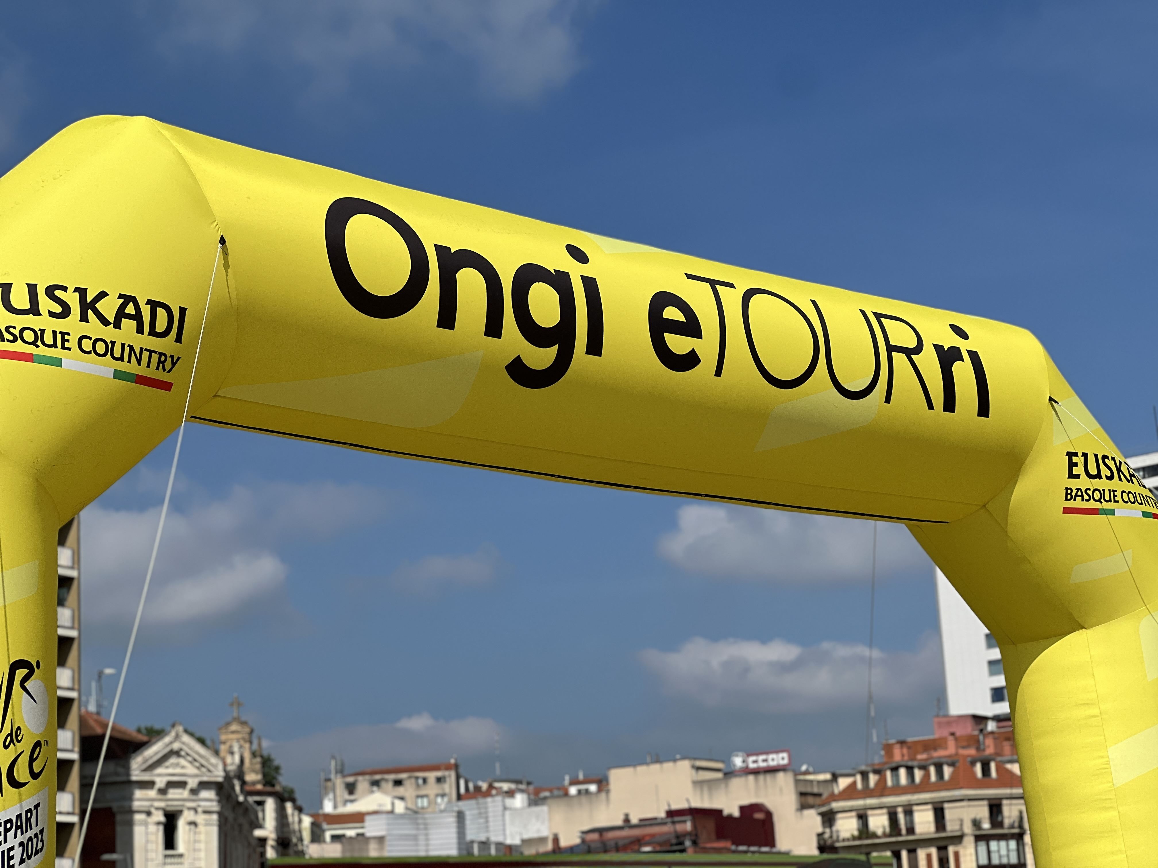 EITB Tour 2023 Grand Depart Pays Basque ikurrinen banaketa reparto