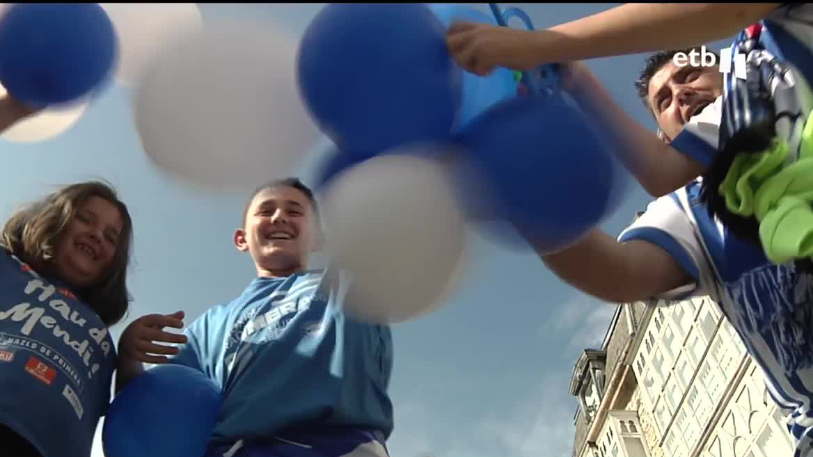 Ser babazorro hoy es sinónimo de orgullo. Desde el sábado los alavesistas están en una nube. Aunque jugar en primera tiene sus consecuencias, la afición está lista.