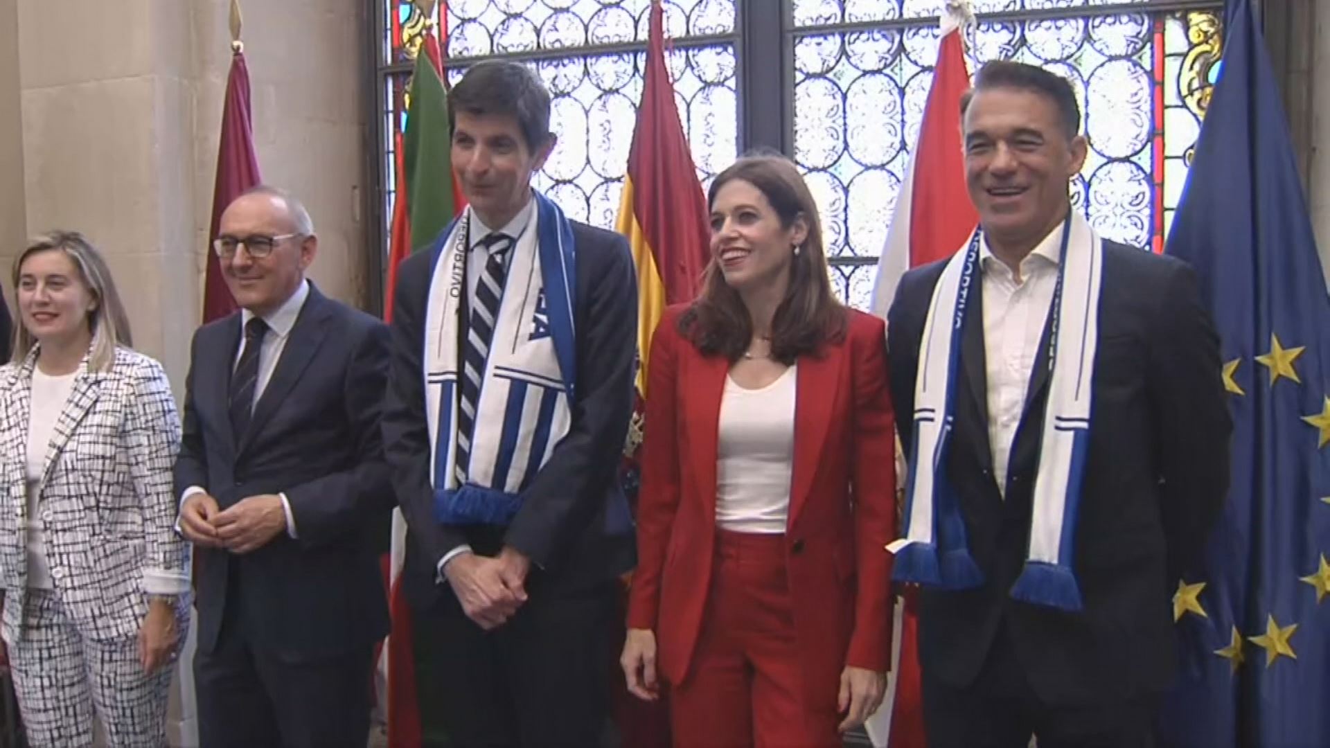 20230620134320_alaves-homenaje-ayuntamiento-diputacion_