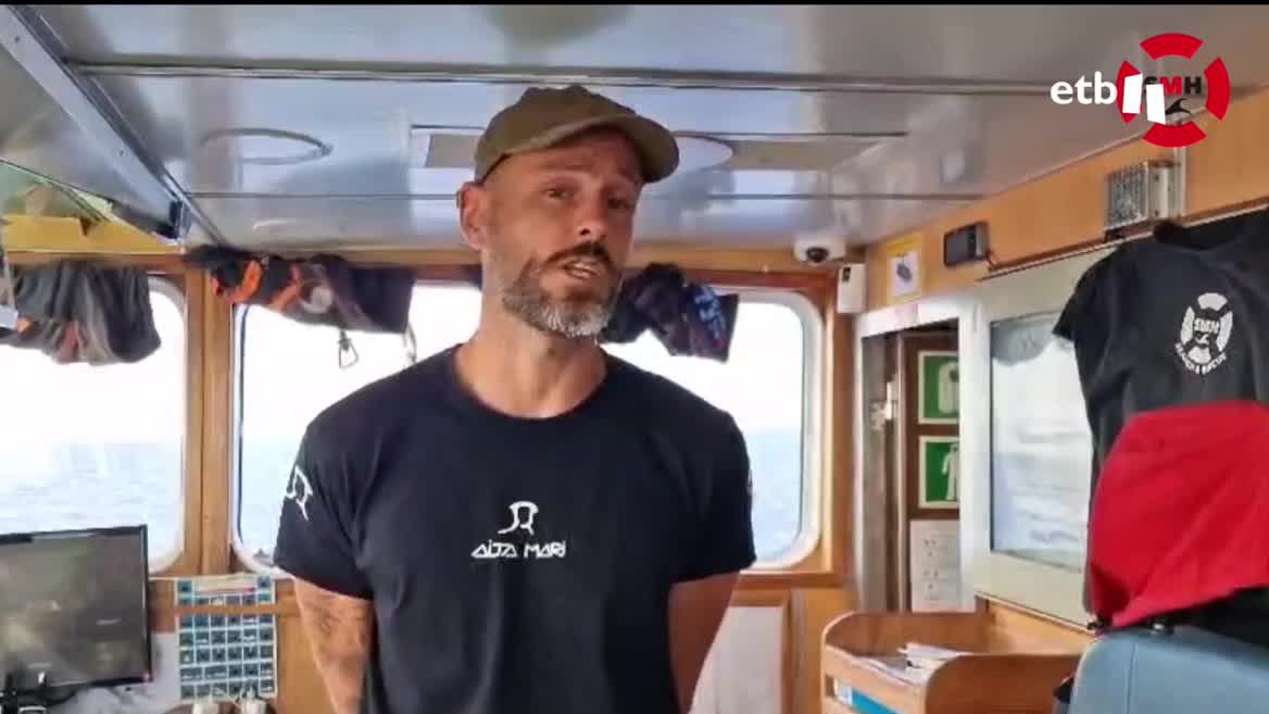 Italia les ha prohibido su llegada hasta entonces. Han tenido que ralentizar el viaje, lo que les obligará a permanecer más de 3 días en el barco, y por lo tanto, se alarga el sufrimiento.