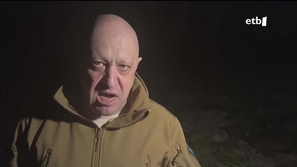Wagnerreko mertzenarioen matxinada ez da egun batetik bestera sortu. Azken hilabeteetan behin eta berriz kritikatu dute publikoki Errusiako goi-kargu militarrak, eta haien buruzagi Prigozhinek oso modu gogorrean leporatu die bere tropei armak eta munizioa ez ematea Ukrainaren inbasioa hasi zenetik.