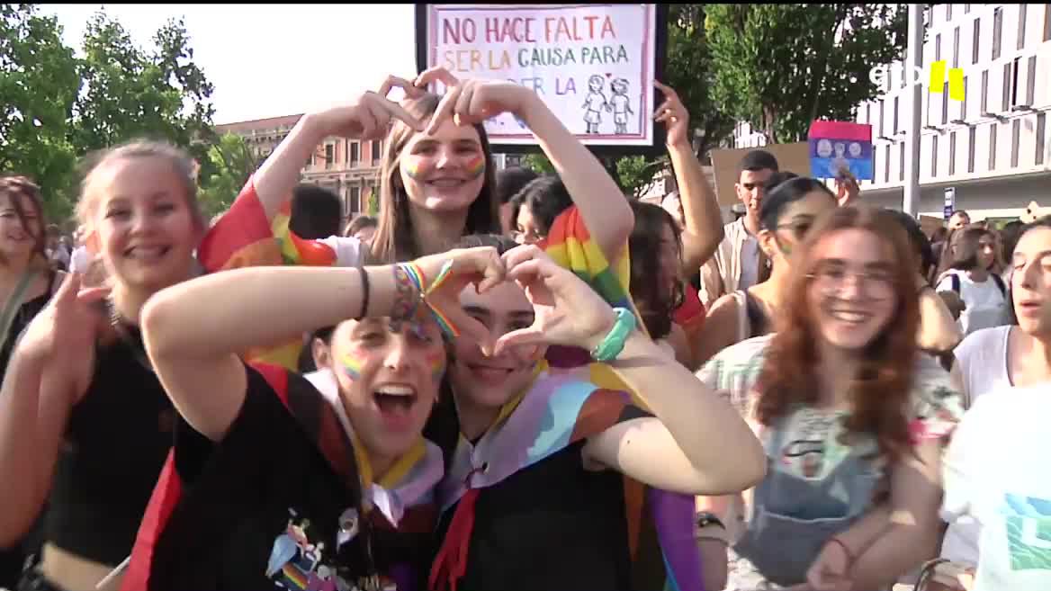 El colectivo LGTBQ+ ve que el auge de la ultraderecha está poniendo en peligro los derechos que se han conquistado. Los ataques homófobos son, a día de hoy, el tercer delito de odio en Euskadi.