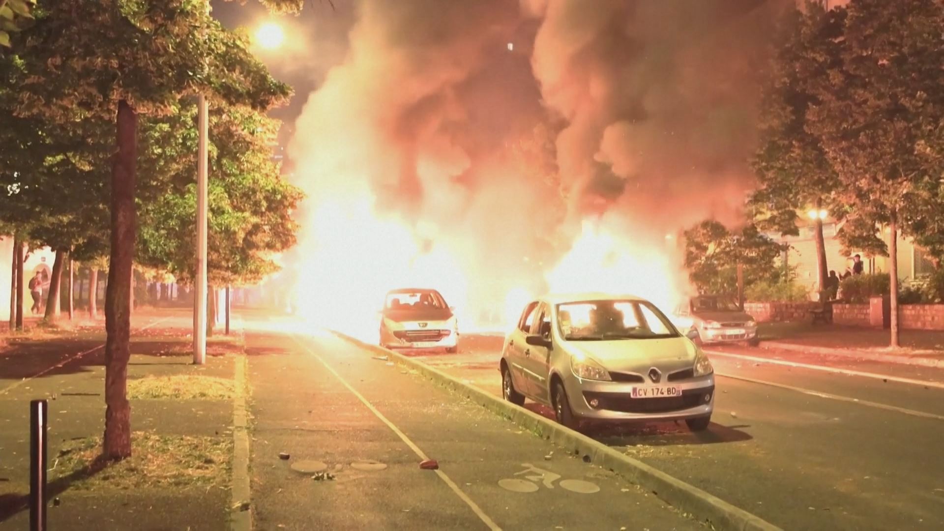 20230629083639_francia-coche-ardiendo-incidentes-joven-muerto_