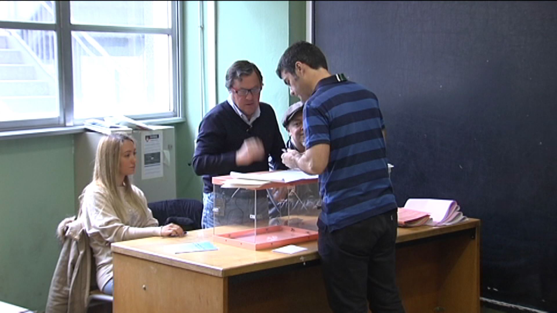 20230704203602_hauteskunde-mahaiak_