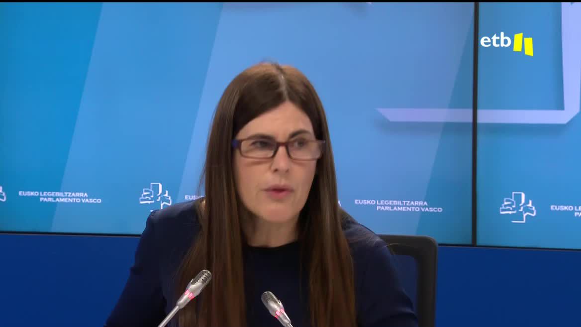 Miren Gorrotxategi asegura que se han desestimado 300 peticiones y 800 familias estan en lista de espera. Gorrotxategi acusa al Gobierno Vasco de desdeñar 11 millones de euros de fondos europeos para las guarderías.