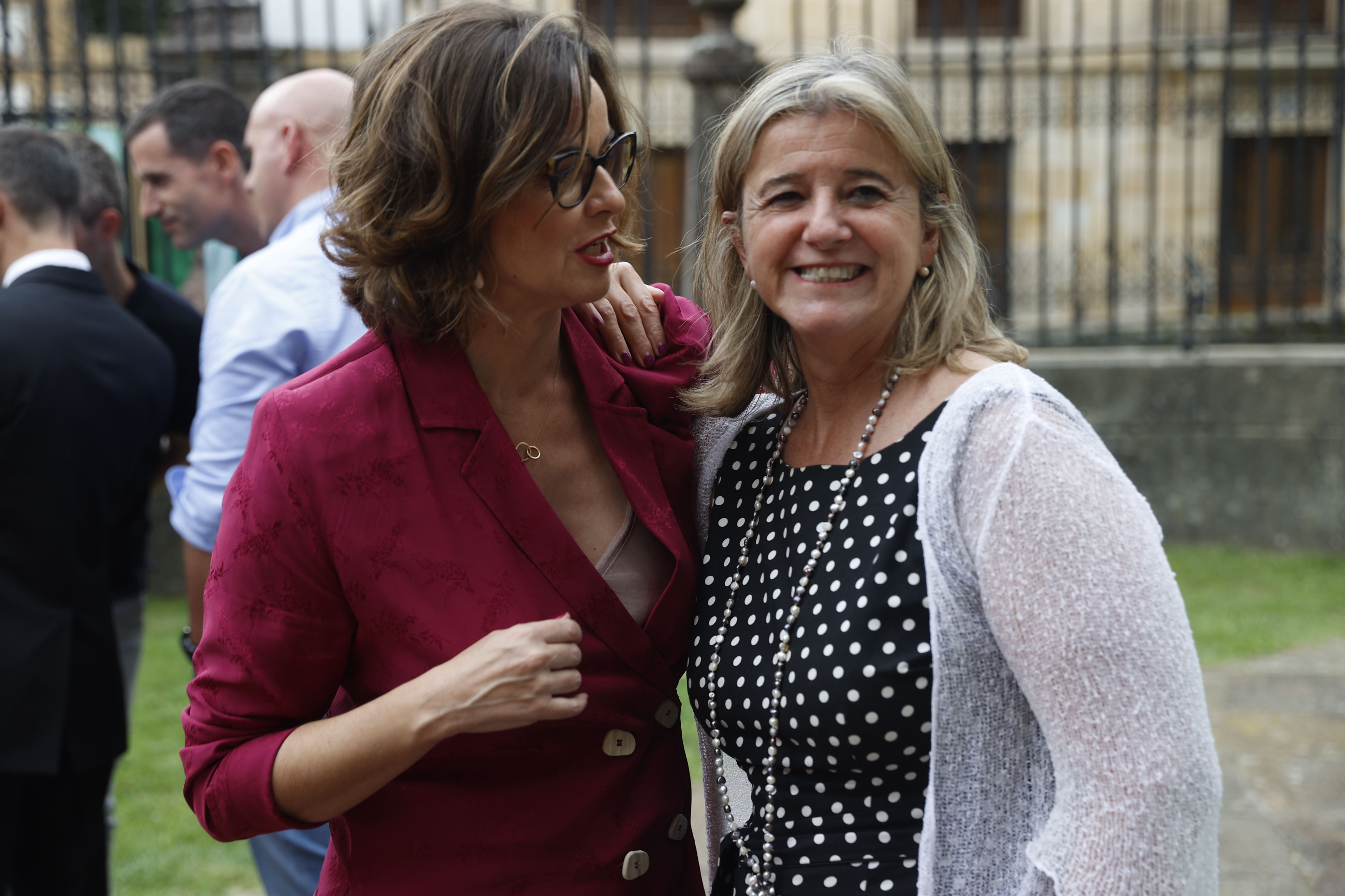 elixabete etxanobe y Teresa Laespada efe