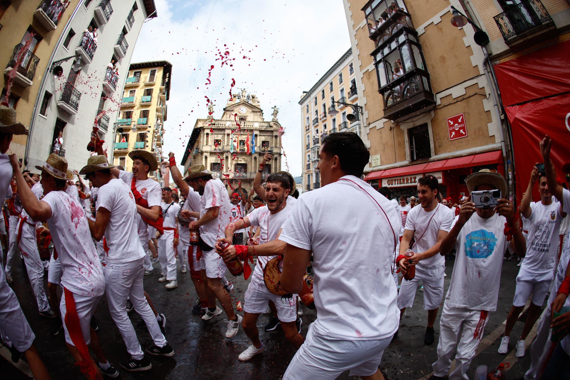 plaza-consistorial-pamplona-sanfermines 2023 chupinazo-efe