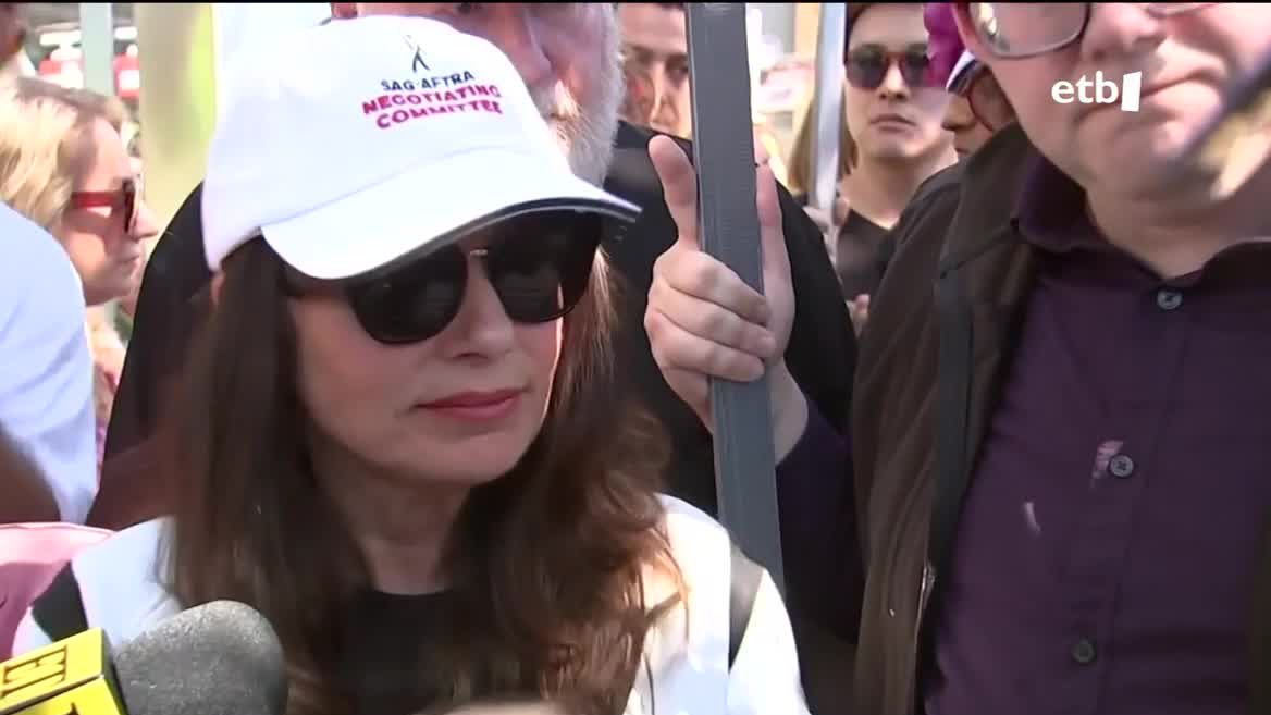 Grebara jotzea erabaki dute eta hala ekaitz perfektua sortu da sektorean. Ondorioak berehala hasi dira igartzen telebista zein zinerako grabaketetan.