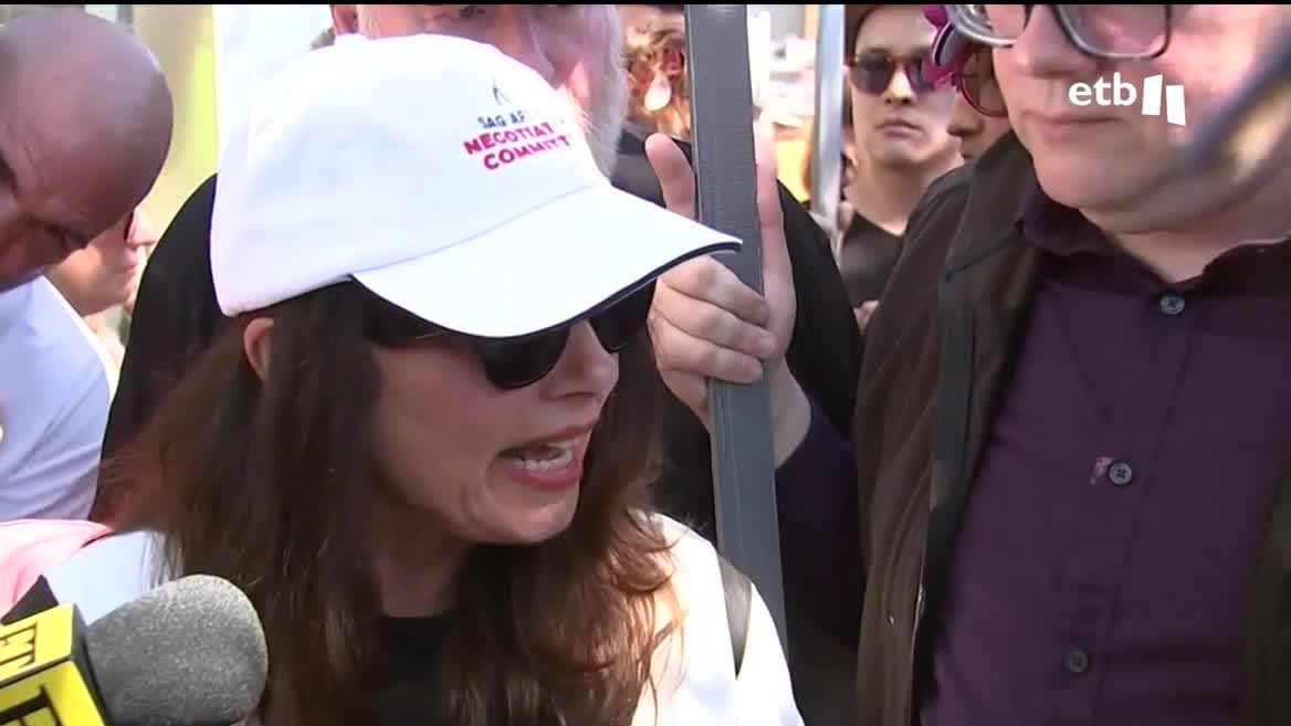 Guionistas y actores de Hollywood están llevando a cabo ya la huelga más grande en Estados Unidos en el último cuarto de siglo. 160.000 actores y actrices y 11 000 guionistas están paralizando el sector en lucha por sus condiciones laborales.