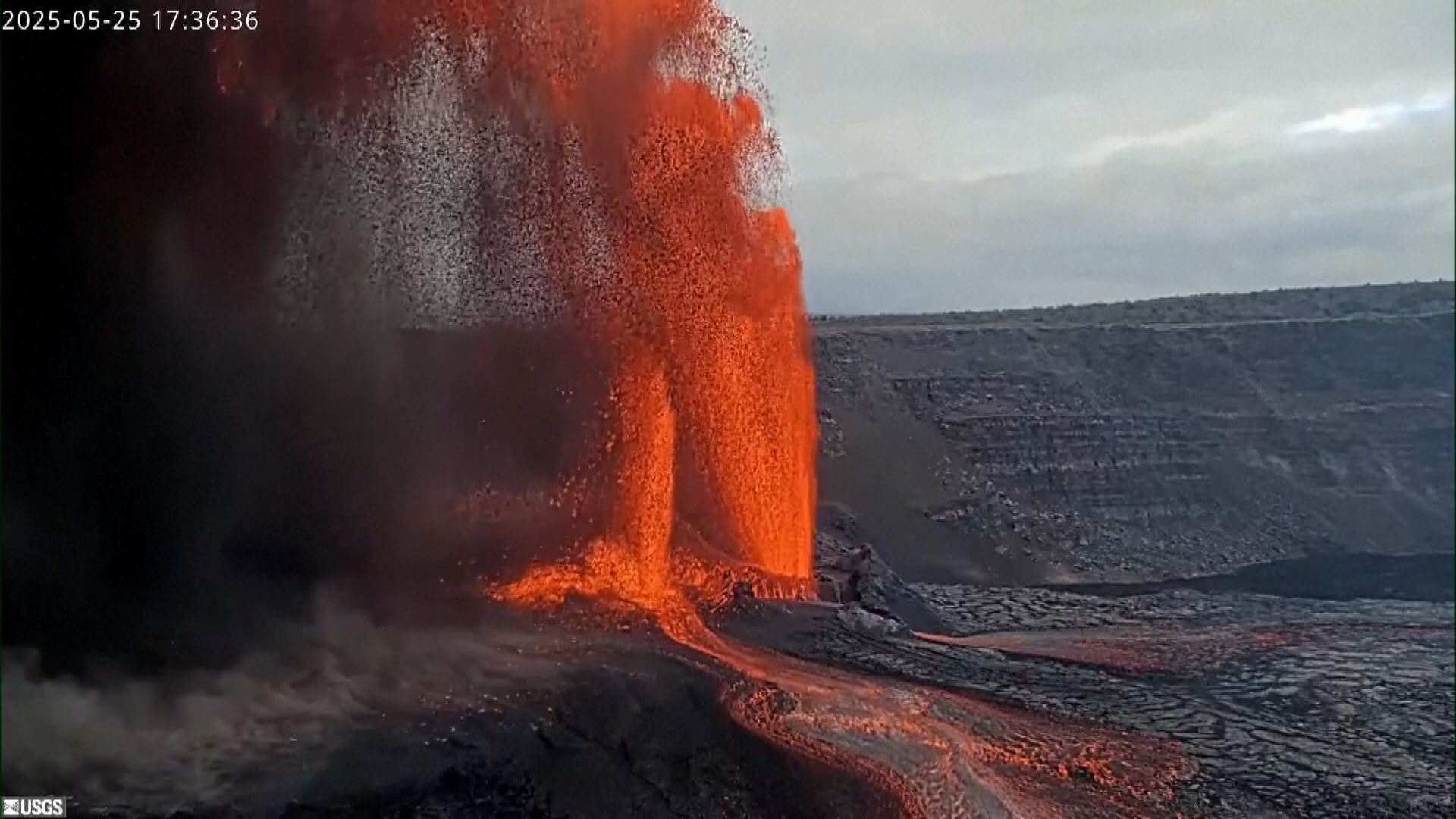Lava de volcán en Hawaii llega a zonas residenciales. No es el único en  erupción, image size:1920x1080