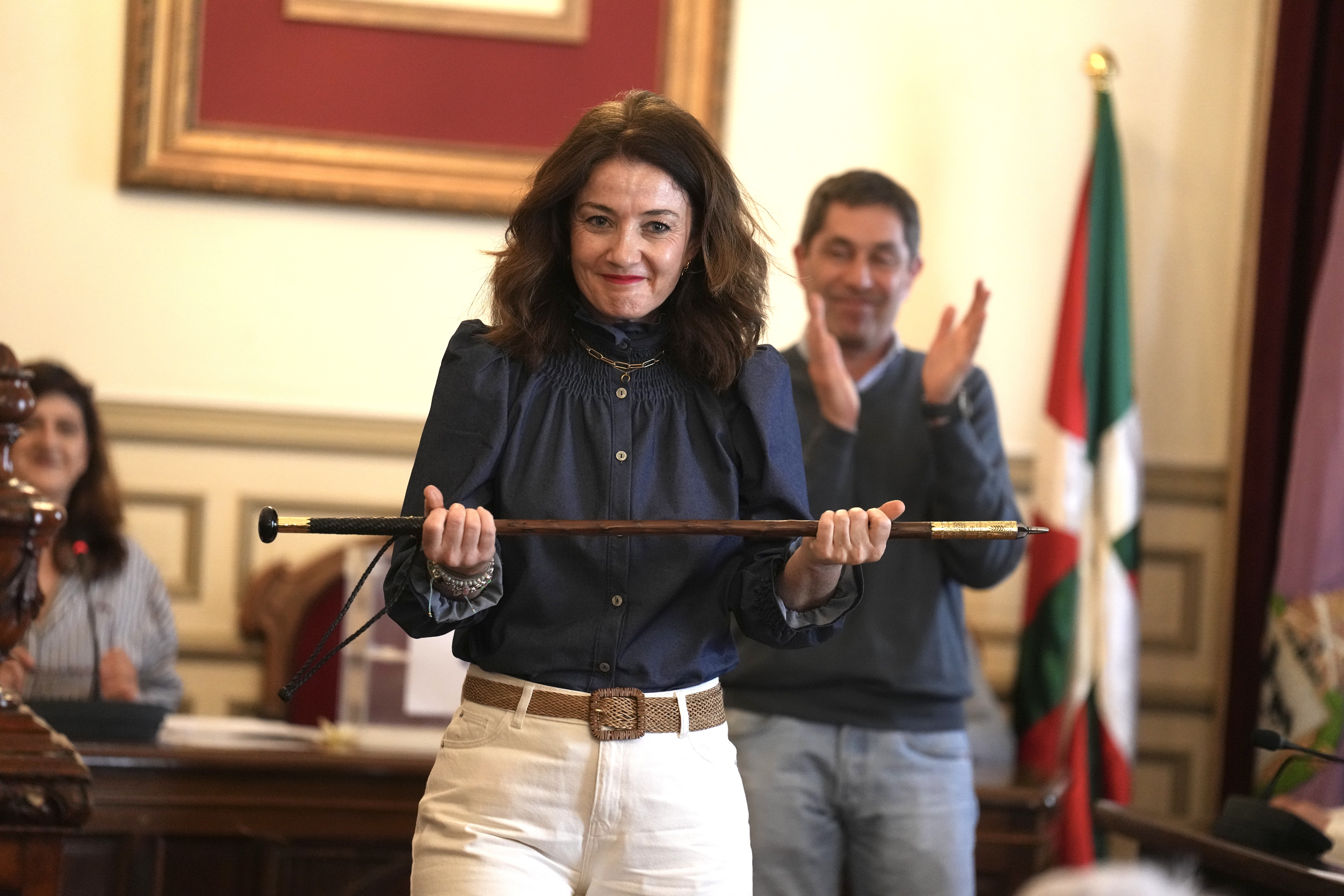 La edil Itziar Carrocera durante el pleno del Ayuntamiento en el que ha resultado nombrada nueva alcaldesa, a 5 de marzo de 2026, en Santurce, Vizcaya, País Vasco (España). El Ayuntamiento de Santurtzi ha celebrado este jueves el pleno para elegir a la nueva alcaldesa del municipio tras la dimisión de Karmele Tubilla el pasado 12 de febrero después de las denuncias de supuestas filtraciones en una OPE (Oferta Pública de Empleo) a Policía Local.



H.Bilbao / Europa Press

05 MARZO 2026;MUNICIPIO;ALCALDÍA

05/3/2026