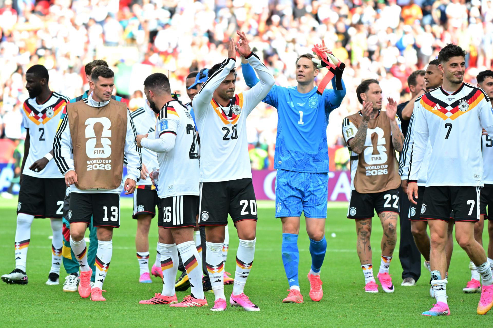 TORONTO (United States), 21/06/2026.- Players of Germany greet their supporters as they celebrate winning the FIFA World Cup 2026 group stage match Germany against Ivory Coast, in Toronto, Canada, 20 June 2026. (Costa de Marfil, Alemania) EFE/EPA/EDUARDO LIMA

