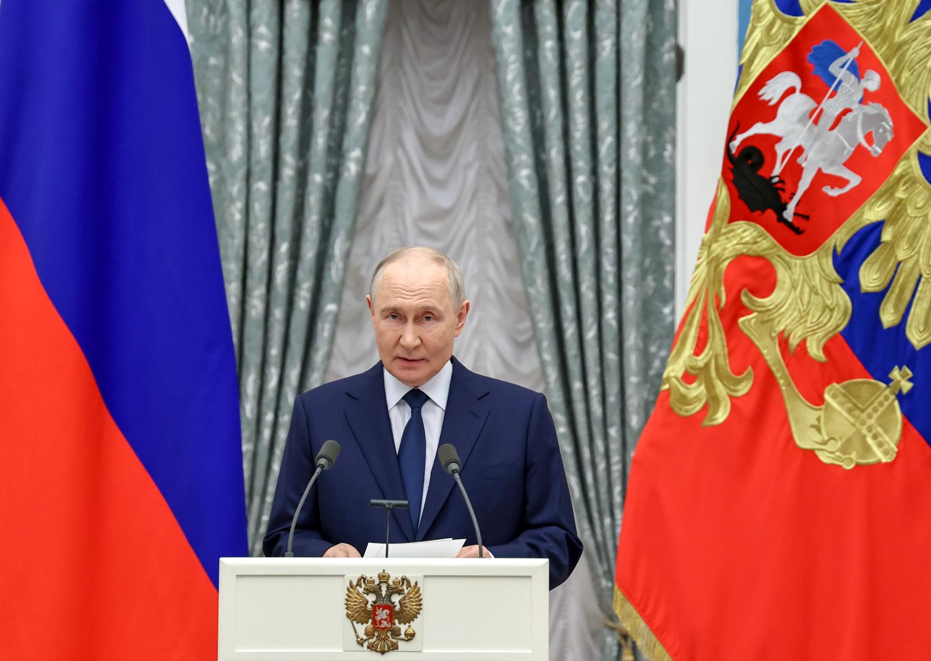 MOSCOW (Russian Federation), 18/09/2026.- Russian President Vladimir Putin speaks during a ceremony to present state awards to distinguished employees of Russia's defense industry ahead of Armourer's Day at the Kremlin in Moscow, Russia, 18 September 2026. (Rusia, Moscú) EFE/EPA/ALEXANDER KAZAKOV/SPUTNIK/KREMLIN/POOL MANDATORY CREDIT

